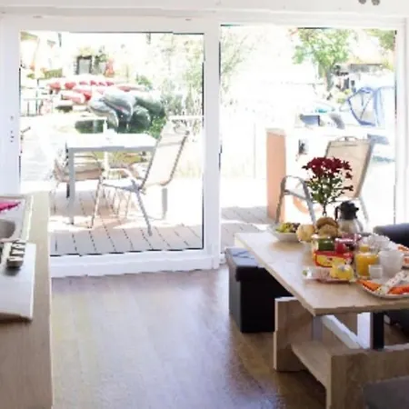 Úszó hotel Hausboot Arielle Rheinsberg
